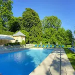 Chateau De Hotell 4*