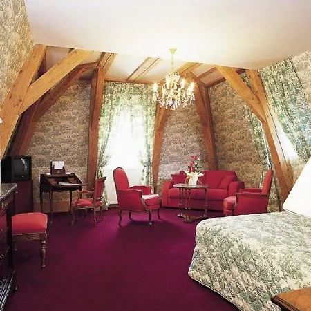 Chateau De Hotel 4*