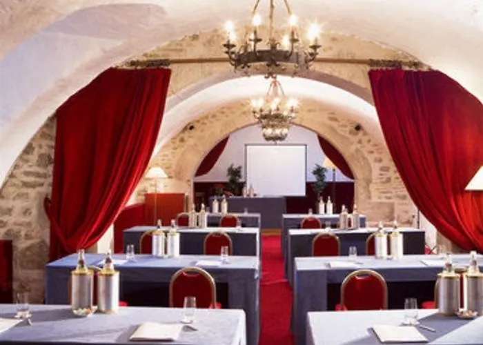 Отель Chateau De 4*